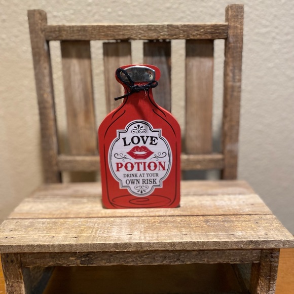 Valentine’s Day Love Potion Bottles Set of 2, Guaranteed To Fall In Love Sign - Picture 13 of 16